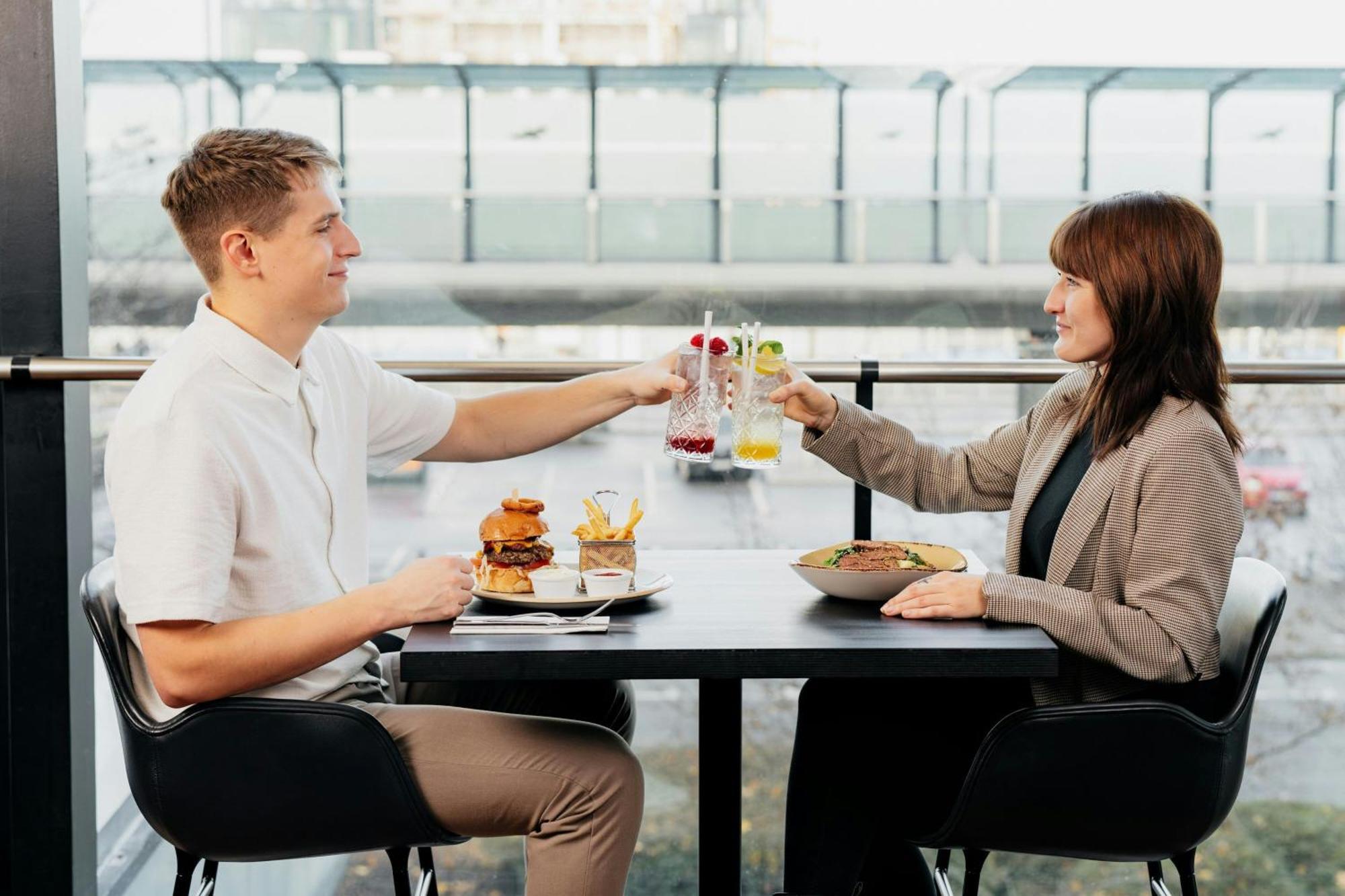 Courtyard By Marriott Airport Praga
