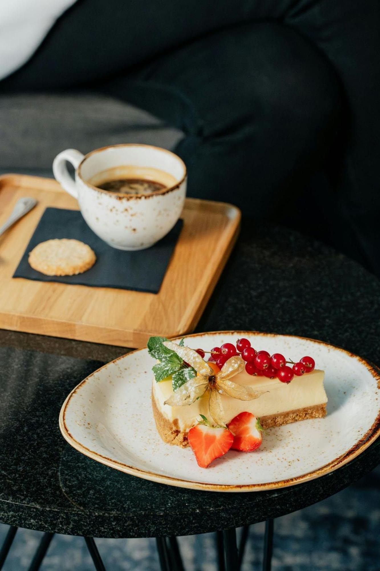 Courtyard By Marriott Airport Praga