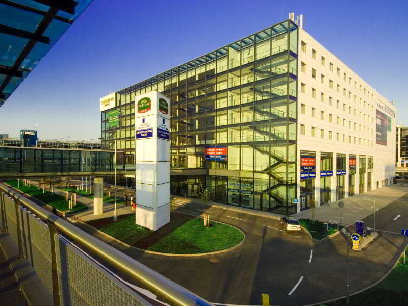 Courtyard By Marriott Airport Prag